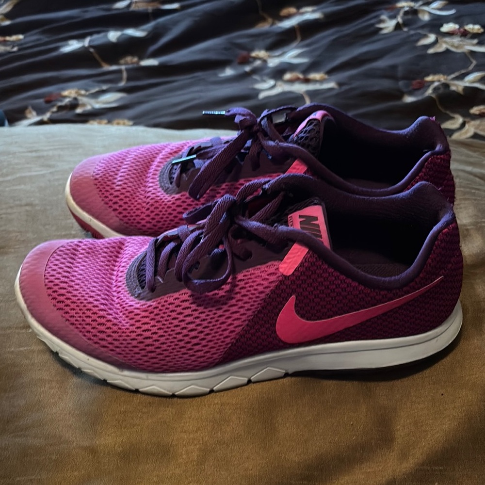 Nike Pink and Purple Athletic Shoes Lightweight Performance - Picture 3 of 6